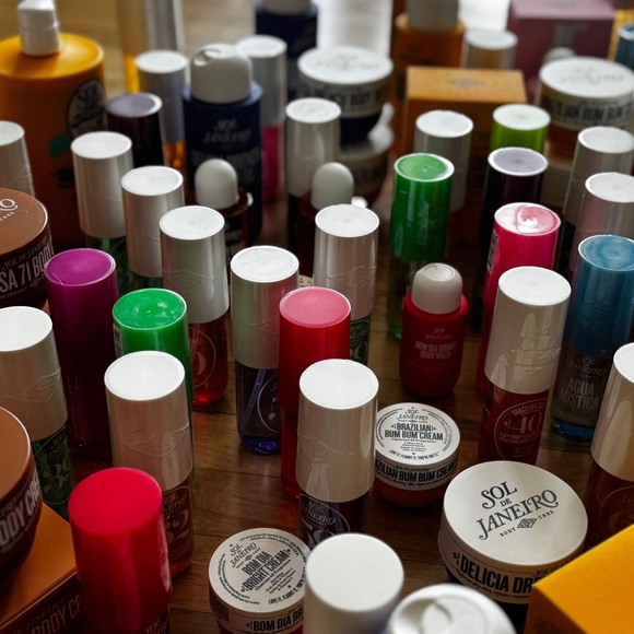 ✨ SOL DE JANEIRO MYSTERY BOX — Scents, Creams, Mists & More! 2X-2.5X MSRP VALUE - Picture 2 of 13